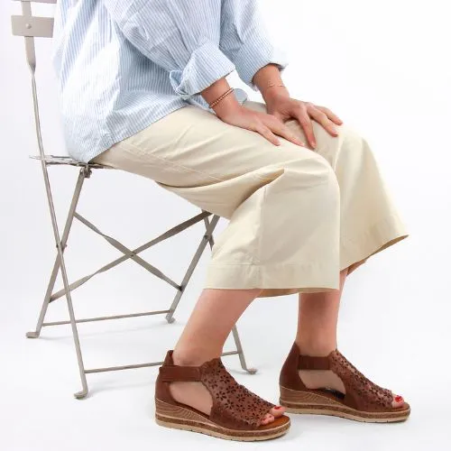 D3056 Backstrap Wedge
