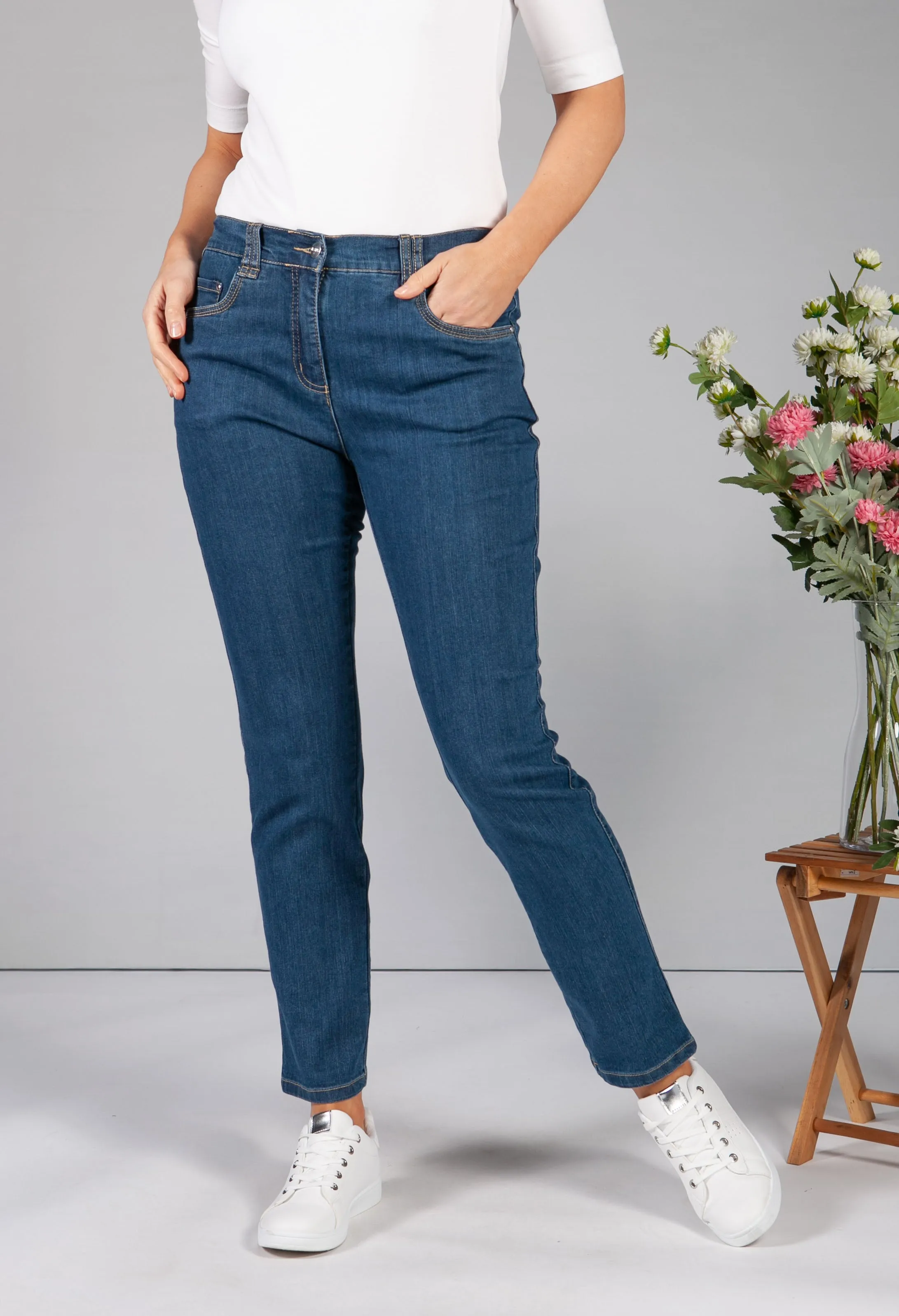 Mid Denim 5 Detailed Pocket Jeans