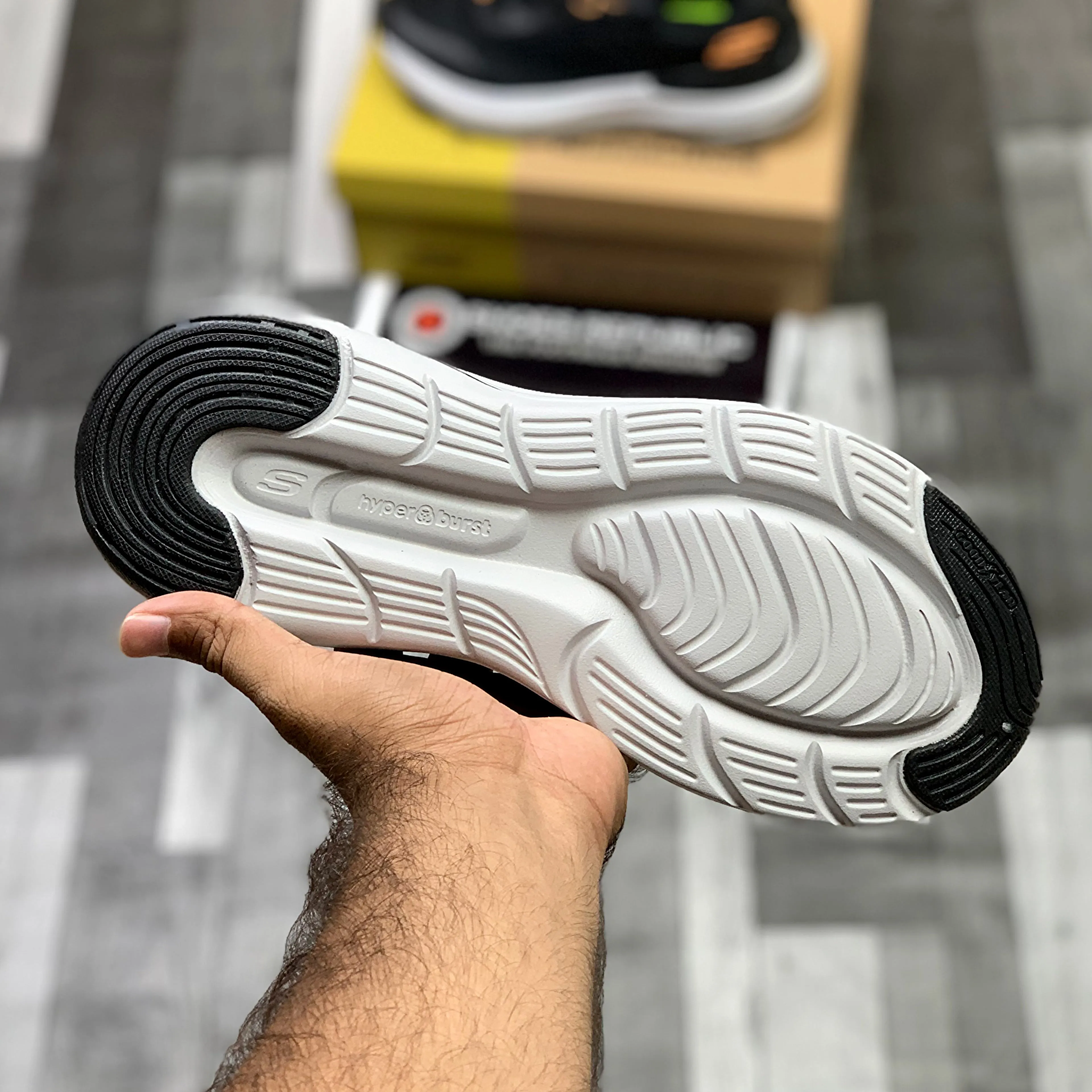 Skeccherrs Hyperburst Skech-Air “Black Yellow"