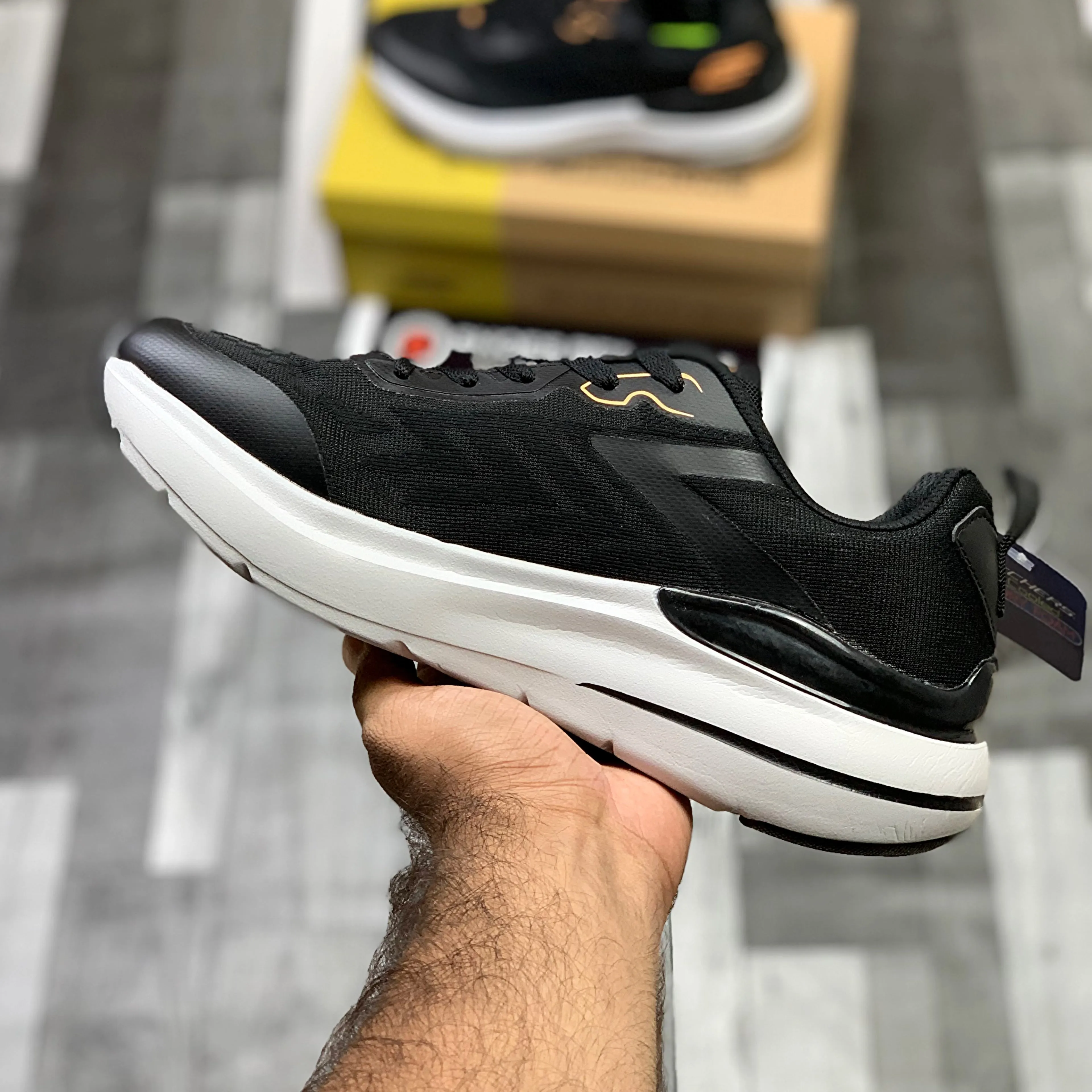 Skeccherrs Hyperburst Skech-Air “Black Yellow"