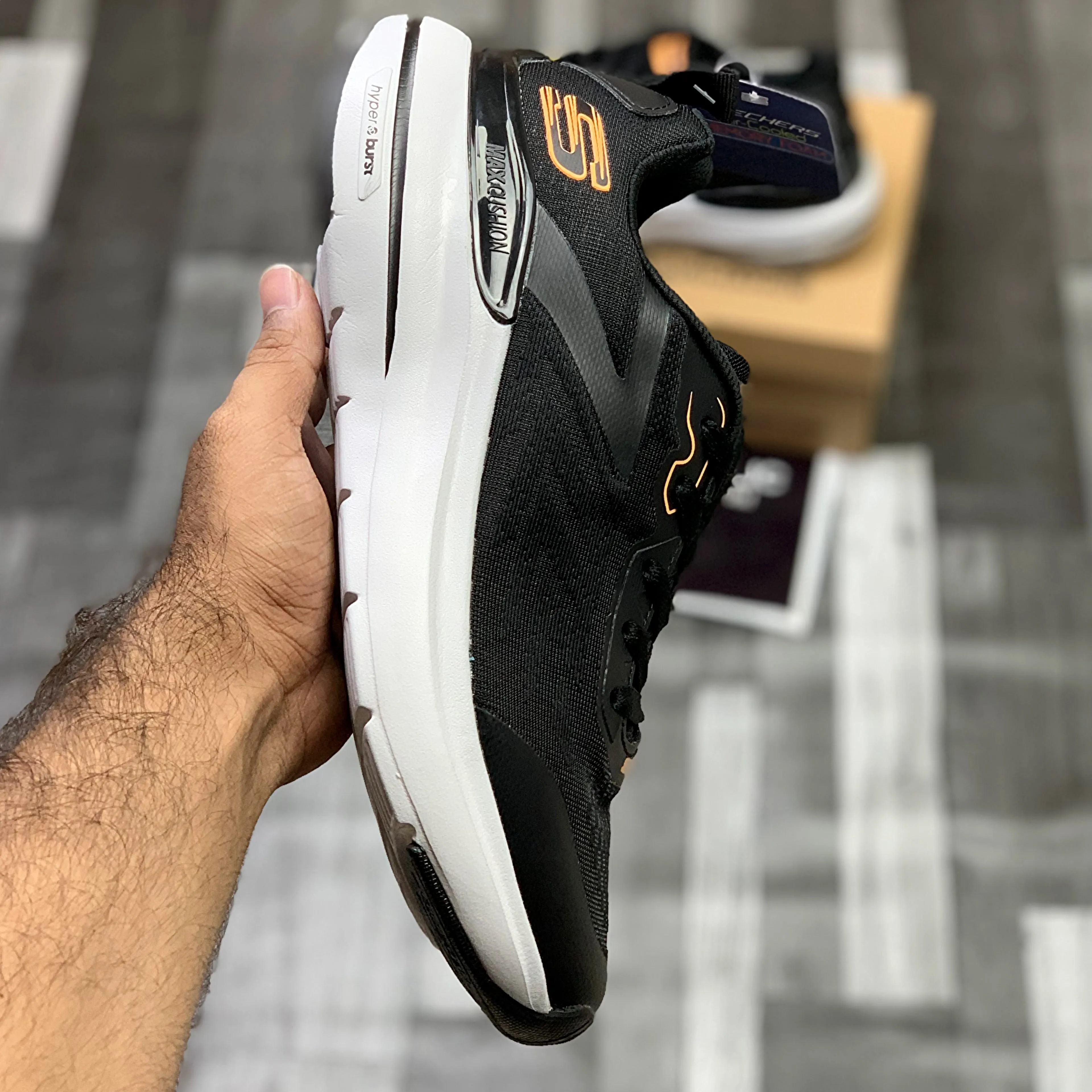 Skeccherrs Hyperburst Skech-Air “Black Yellow"