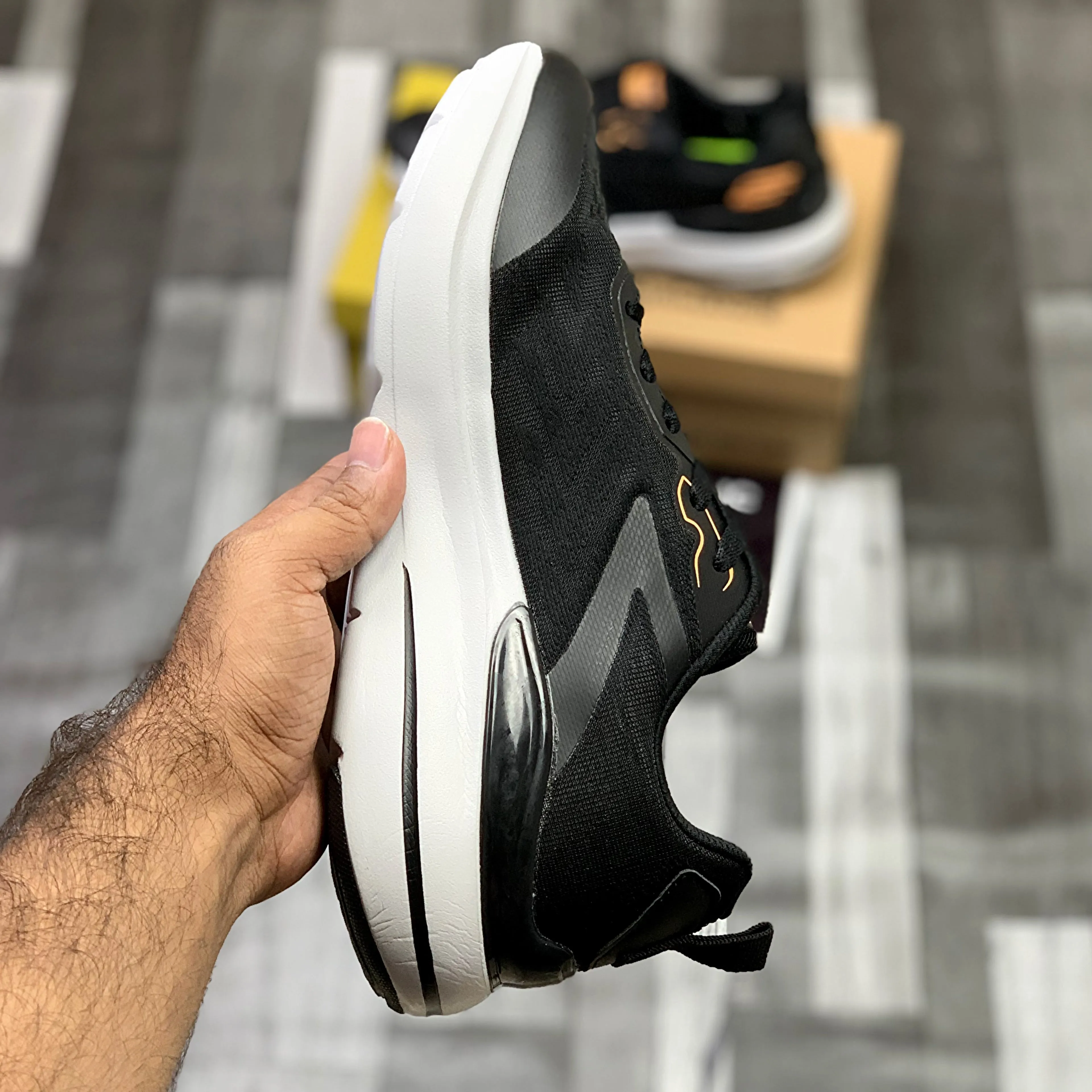 Skeccherrs Hyperburst Skech-Air “Black Yellow"