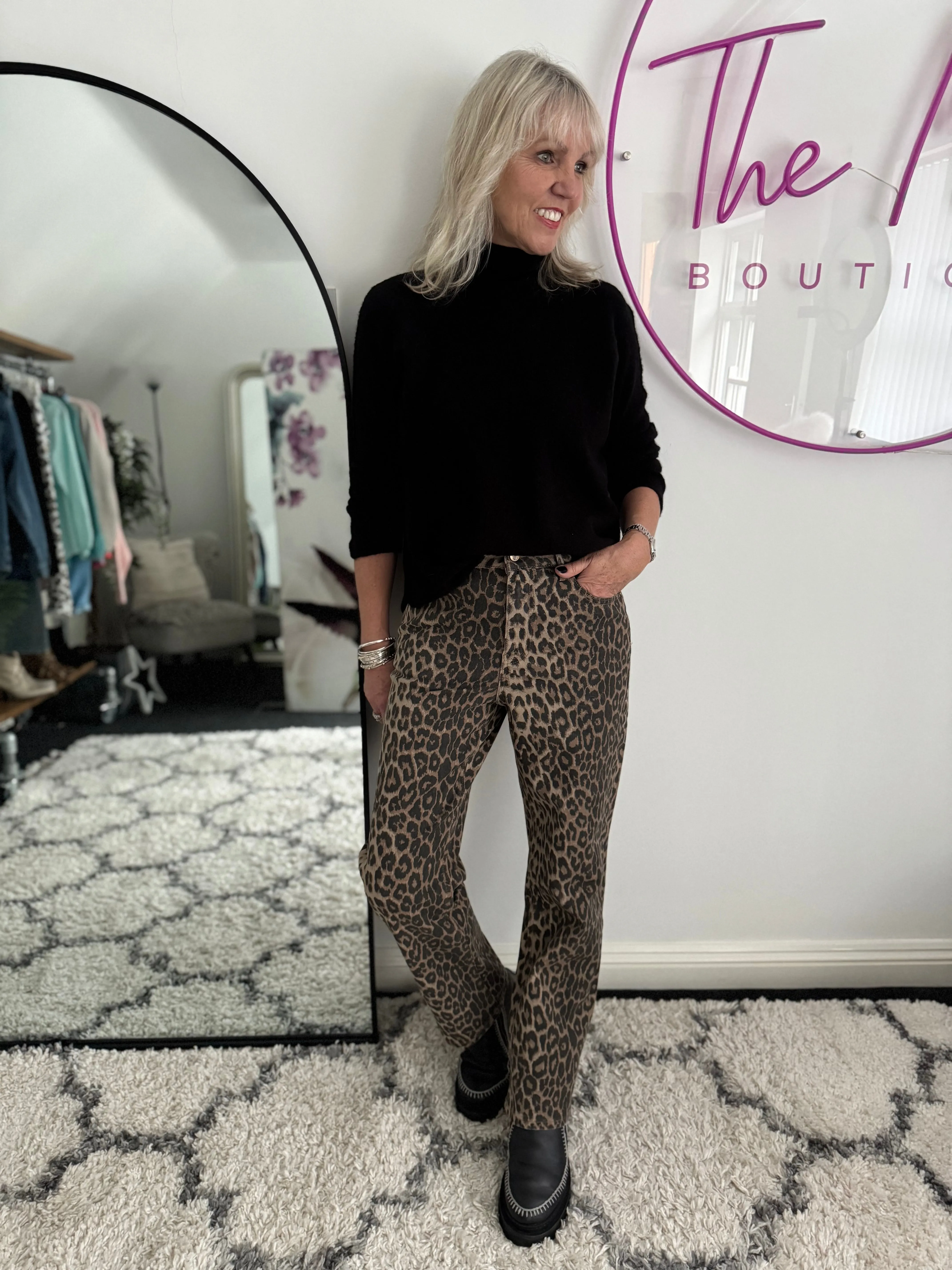 Straight Leg Jeans in Leopard Print